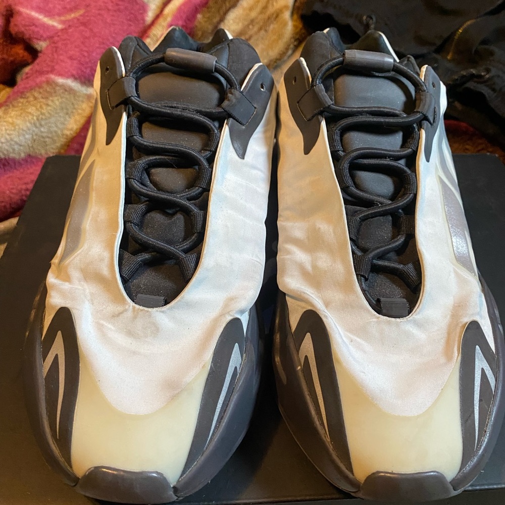 Yeezy 700 Blue Tints